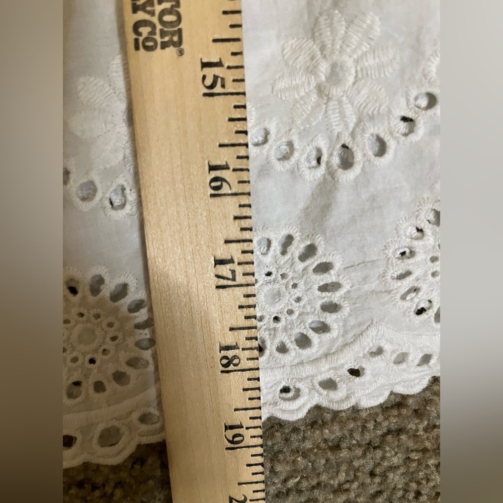 Copper Key White Eyelet Off-Shoulder Top size L - Picture 7 of 9